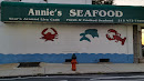 Annie's Seafood Crab vs Fish Mural