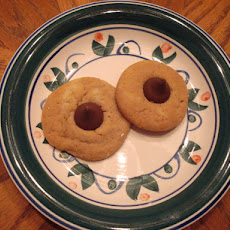 Easy Peanut Butter Kiss Cookies
