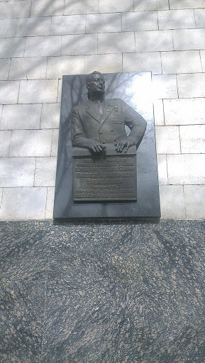 Памятник маршалу Амазаспу Хачатуровичу