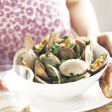 Steamed Clams with Cilantro and Red Pepper