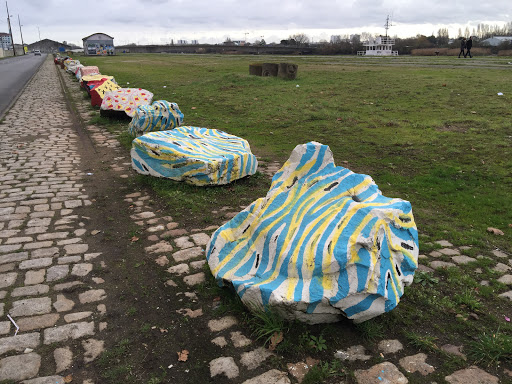 Rochers Bariolés Sur Le Quai Wilson 