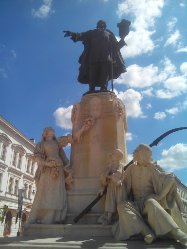 Klauzál tér a Kossuth szoborral
