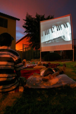 [backyard movie[17].jpg]