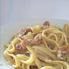 Fettuccine With Brie and Bacon Sauce
