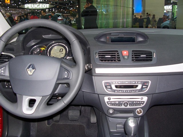 [Mégane Hatch 4[3].jpg]