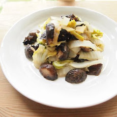 Quick Stewed Shiitake & Winter Cabbage