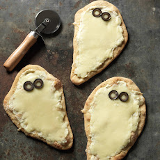 Individual Spooky White Pizzas