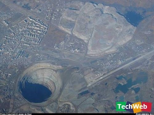 七個令人顫慄的人造巨大洞穴,米爾金剛礦場（The Mirny diamond mine）,金伯利鑽石場（The Kimberley mine）,光榮洞（The Glory Hole）,賓翰峽谷銅礦場（Bingham Canyon Mine）,藍色大洞(Great Blue Hole),Diavik 礦井（The Diavik Diamond Mine）,深陷(sinkhole)