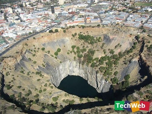 七個令人顫慄的人造巨大洞穴,米爾金剛礦場（The Mirny diamond mine）,金伯利鑽石場（The Kimberley mine）,光榮洞（The Glory Hole）,賓翰峽谷銅礦場（Bingham Canyon Mine）,藍色大洞(Great Blue Hole),Diavik 礦井（The Diavik Diamond Mine）,深陷(sinkhole)