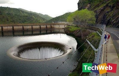 七個令人顫慄的人造巨大洞穴,米爾金剛礦場（The Mirny diamond mine）,金伯利鑽石場（The Kimberley mine）,光榮洞（The Glory Hole）,賓翰峽谷銅礦場（Bingham Canyon Mine）,藍色大洞(Great Blue Hole),Diavik 礦井（The Diavik Diamond Mine）,深陷(sinkhole)