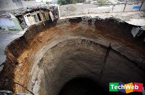 七個令人顫慄的人造巨大洞穴,米爾金剛礦場（The Mirny diamond mine）,金伯利鑽石場（The Kimberley mine）,光榮洞（The Glory Hole）,賓翰峽谷銅礦場（Bingham Canyon Mine）,藍色大洞(Great Blue Hole),Diavik 礦井（The Diavik Diamond Mine）,深陷(sinkhole)