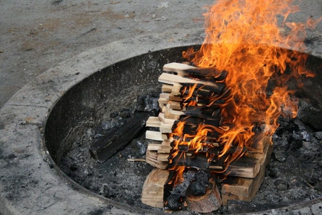 [campfire[2].jpg]