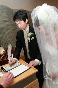 結婚式の結婚証明書の写真の撮り方の結婚