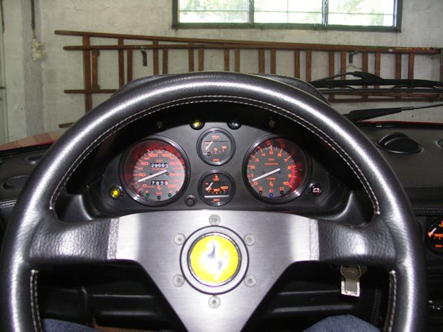 Ferrari%20328%20GTS%20Armaturen%20Web.JPG
