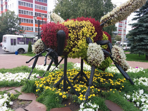 Памятник Пчеле