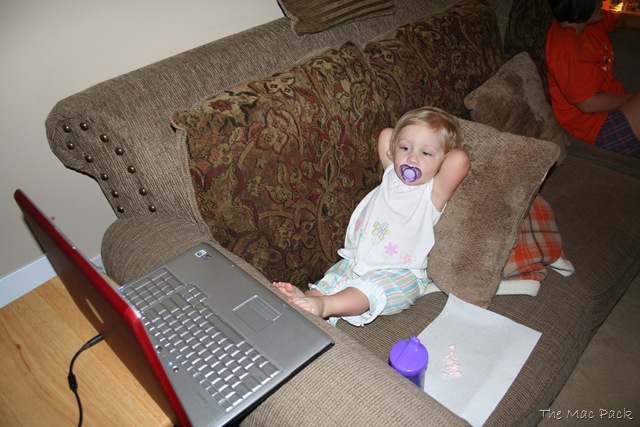 [20080830 - Savannah Watching Dora on Laptop on Couch (2)[11].jpg]