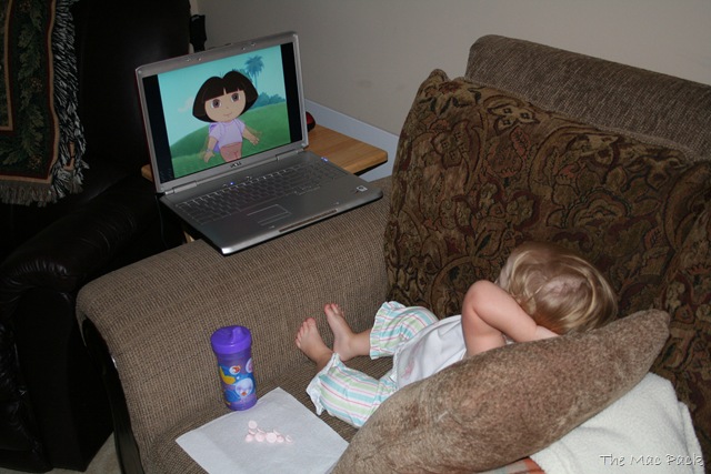 [20080830 - Savannah Watching Dora on Laptop on Couch (3)[13].jpg]