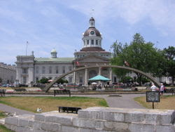 250px Kingston City Hall Andrew pmk Conociendo “Kingston”