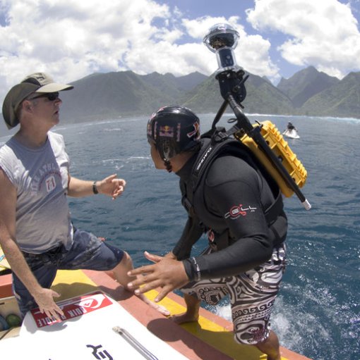 居間サーファーになれるカメラ。[RedBullsurfing.com by Red Bull North America]