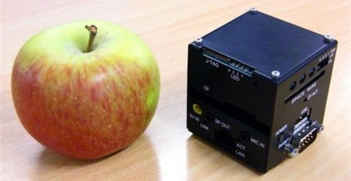 ほぼ５cm角の宇宙対応のキューブ状パソコン。