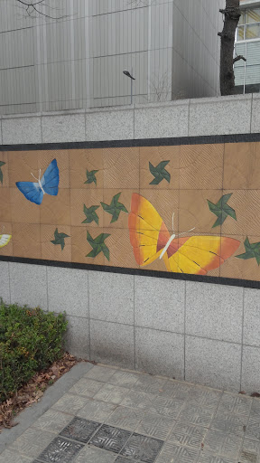 상암동 나비 벽화