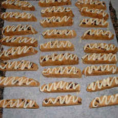 Cranberry and Almond Biscotti With White Chocolate Drizzle