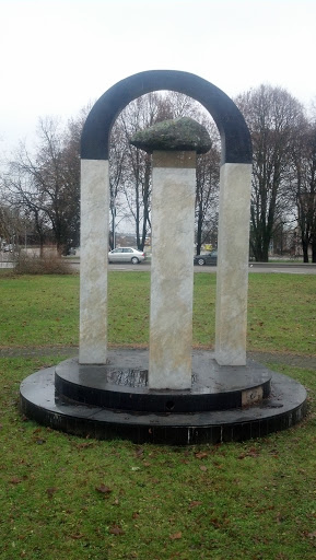 Betti Alveri Monument