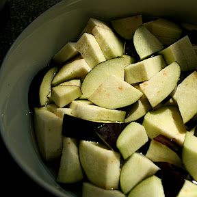 Aubergines dans l'eau