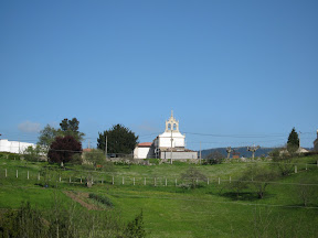 Tejo e iglesia de Muñó. Siero. 2008