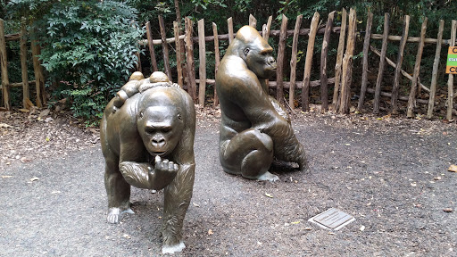 Gorilla Family Statue