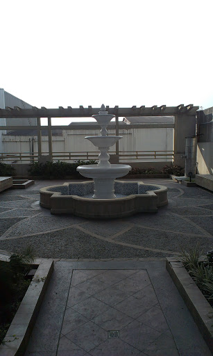 Fountain at Manhattan Towers