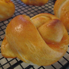 Hot Knots With Sweet Onion Dip