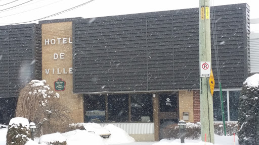Hotel De Ville Ste-Martine