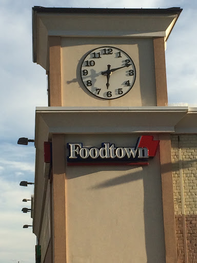 Foodtown clock