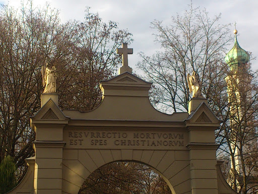 Tor Hermanfriedhof