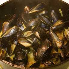 Mussels with Garlic & White Wine