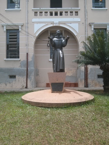 Estátua na Avenida Luiz Osório