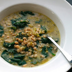 Hearty White Bean and Spinach Soup with Rosemary and Garlic (Vegan)