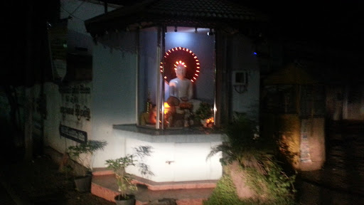 Mahaniyara Junction Buddha Statue