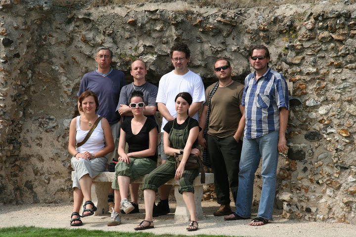 zleva sedící tři Grácie - Kamila, Kateřina a Monika, nahoře zleva Pavel, zvaný plaváček, Peťa, David, Pavlík a já.
