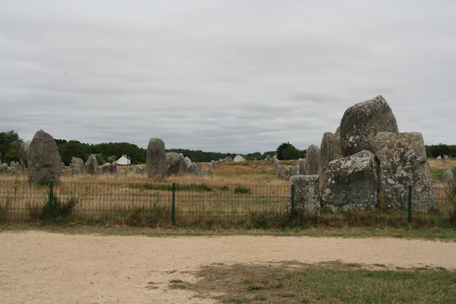 oplocená kamenná megalitická pole v Carnacu