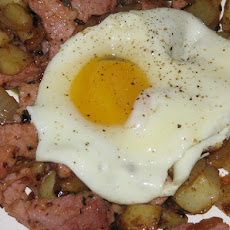 Pytt I Panna - Swedish Fried Hash With Pickled Beetroot