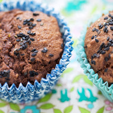 Cocoa and banana muffins with black sesame seeds
