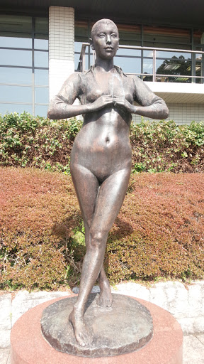 周南市文化会館 縁銅像