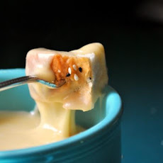 Kaesefondue -- Swiss Cheese Fondue
