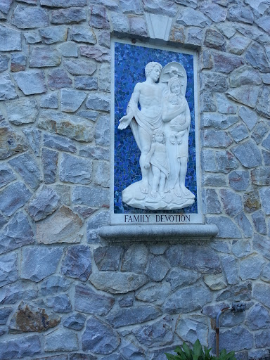 Family Devotion  Statue