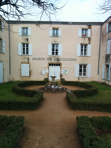 Matour,  Fontaine De La Maison Des Associations 