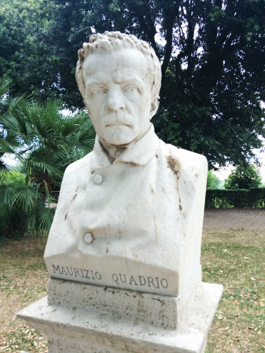 Statua Maurizio Quadrio