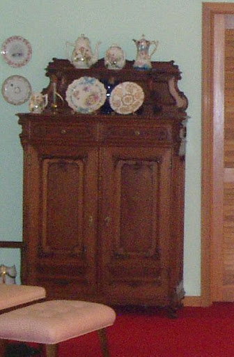 Ludwig Schmitt Cabinet. 