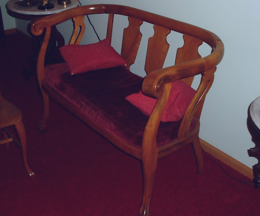 Loveseat 